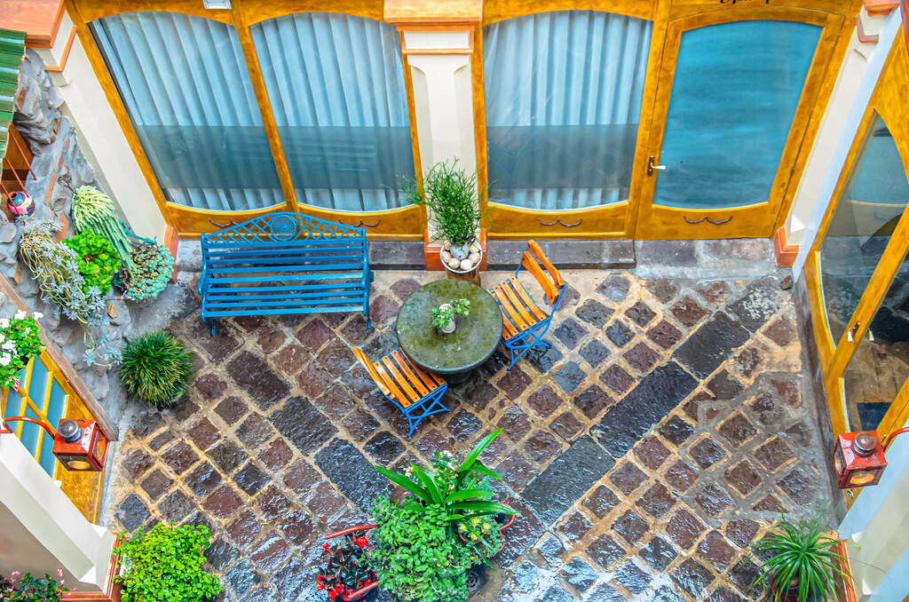 Courtyard Old Town Quito Suites